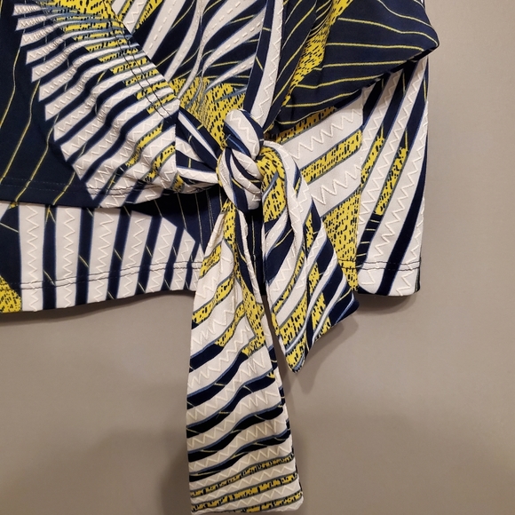 DeVia womens tank - Picture 2 of 10